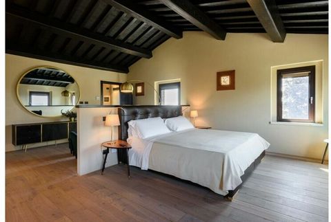Die Villa Montioni mit Gartenblick bietet Unterkünfte mit einem Außenpool und einer Terrasse, etwa 32 km vom Hafen von Piombino entfernt.