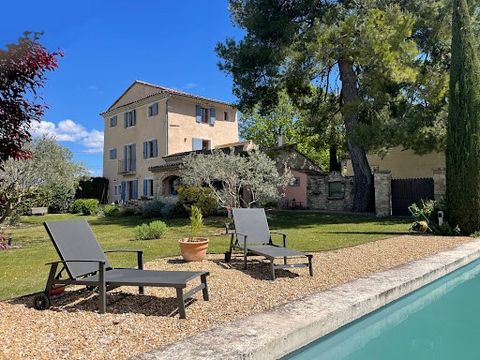 Provence, Vaucluse, South Ventoux, the Lord and Sons agency offers you this Mas of approximately 240m2 with swimming pool and land of 2500m2, in the middle of the vineyards, close to a village offering all the shops, not isolated. This 19th century M...