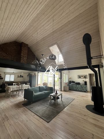 The Agency & You, Océane Vittet ... offers a single-storey house, composed of an entrance overlooking a living room of more than 60m2 very bright, opening onto a terrace and garden, open kitchen and a back kitchen. For the night part, a corridor give...