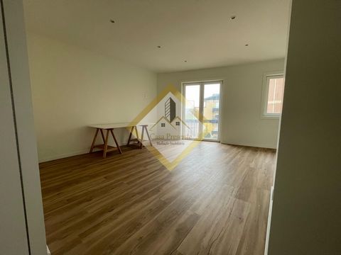 T3 New construction, Oliveira do Douro 3 km from the center of Porto! Kitchen equipped with hob, oven, extractor fan and dishwasher Kitchen with granite top Suite Full-service bathroom Electric blinds Attic Vinyl flooring All new plumbing, electrical...