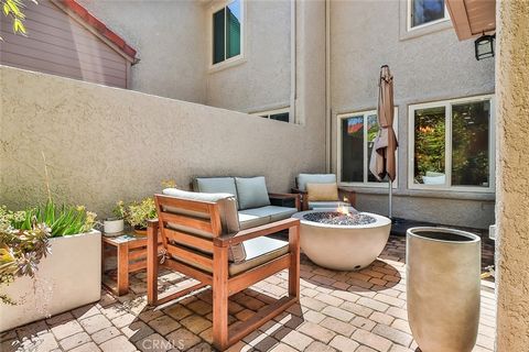Step into this charmingly renovated 3-bedroom, 2.5-bathroom home nestled in the sought-after community of Hidden Canyon, renowned for its picturesque tree-lined streets and ideal Westlake Village setting. This inviting residence is ready for you to m...
