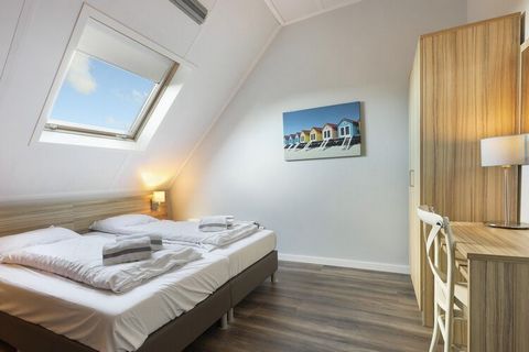 Dit geschakelde, luxe vakantiehuis staat op het ruim opgezette vakantiepark Strand Resort Nieuwvliet-Bad, in de mooie provincie Zeeland. Het ligt op 3 km. van het centrum van Nieuwvliet en het fijne Noordzeestrand ligt op slechts 700 meter van het va...