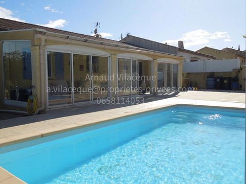 Dans un quartier prisé de Béziers, venez découvrir cette superbe maison de plain pied de type T5 de 111m2 avec belle piscine au sel et cuisine d'été! Située dans un environnement très calme, sur un terrain arboré de 479 m2, vous profiterez d'une gran...