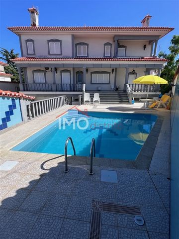 5 bedroom villa with pool, garage for 3 cars, in the city centre of Castelo Branco. RC- Large hall, bathroom, office, fully equipped kitchen very practical from the point of view of use, very generous area, hob, oven and extractor hood, dishwasher an...