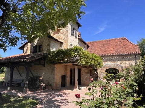 House dating from 1840 with typical architecture of this sector of the Lot valley. The house offers approximately 200 m² of living space. It consists of: - on the ground floor: Boiler room, laundry, large kitchen, master bedroom with shower room and ...
