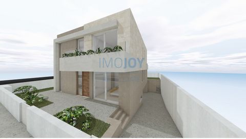 Wonderful 4 bedroom villa under construction, with panoramic views of the São Domingos dam. Located in the immediate vicinity of the Atouguia da Baleia school and just 10 minutes away from the stunning Baleal beach, this villa promises to combine the...