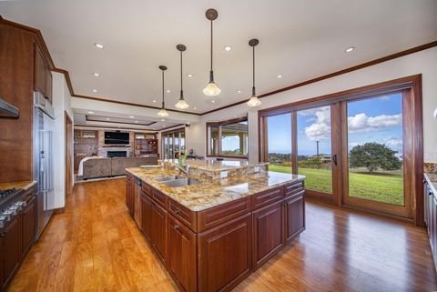 Custom built, large executive home with garage parking for 5 cars located in the perfect climate of Kula. Take advantage of all that upcountry Maui has to offer and be near Seabury and Waldorf Schools. Enjoy big bicoastal ocean views and panoramic su...