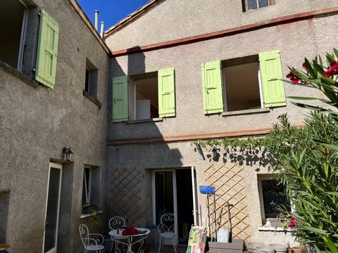This impressive property is in the middle of a picturesque town with all the amenities, just 30 minutes east of Toulouse. It has 3 bright bedrooms, located in quiet area with a lovely small garden phasing south. Potentiel to be a lovely family home.