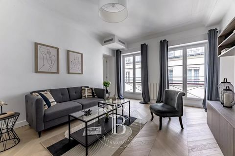 Located between the Jardin du Palais Royal and the Bourse du Commerce, this beautiful 61m2 Carrez apartment is on the 3rd floor with elevator of a well-maintained condominium. The apartment has been renovated to a very high standard, offering a sober...