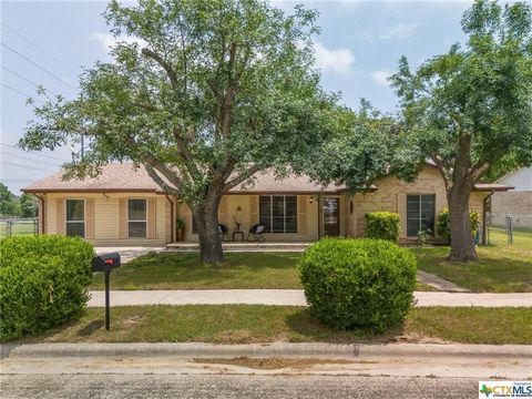 Welcome to this chic 2400sqft 4 bed with 3 FULL bathroom along with a flex room in the quiet neighborhood!!! This home has been well maintained and have some nice updates. Come check out this ranch style home with an open floor plan great for enterta...