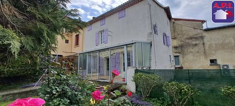Exclusively !!! Charming, comfortable family home, in the heart of the small town of Laroque-d'Olmes, which belongs to the Pays des Pyrenees Cathares, labeled Pays d'art et d'histoire. Close to all amenities of the city center, butcher, bakery, medic...