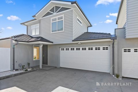 This brand new home has been architecturally designed and finished with attention to the finest of details, creating a luxurious haven of low maintenance family living. Enjoying the convenience of an inner-city location, the sleek and stylish home bo...