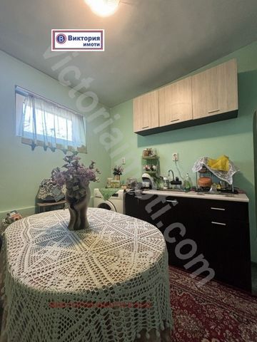 G. Veliko Tarnovo , Asenov The team of Victoria Imoti offers its clients the first floor of a house in the Asenov 2 district - at the same time in a quiet place and in close proximity to the old part of the town. The property consists of a bedroom, a...