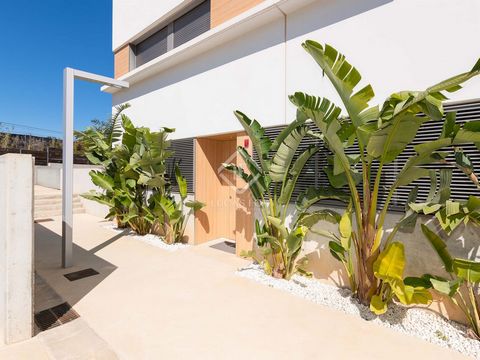 This family home was built in 2020 and is a corner house of a community of six homes, situated in Vinyet within a 10-minute walk to the beach and the centre. Entering the community, the exotic plants immediately provide a Mediterranean feel. Inside t...