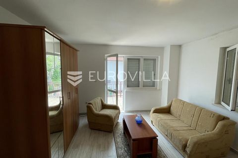Čilipi - apartment with two bedrooms on the first floor of a smaller residential building with a total usable area of 87.79 m2 (65.27 m2), which includes a side part of an uncovered terrace with a usable area of 16.70 m2 (4.18 m2), and a parking spac...
