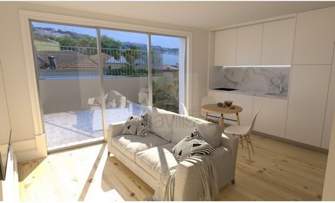 T0+1 with terrace, next to Rua do Ouro, comprising entrance hall, 1 bedroom, bathroom, open plan living dining room and kitchen with access exit to a 30 sqm terrace. This flat is part of the modern Douro View Building, with 6 flats spread over 4 floo...