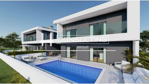 New 4 bedroom semi-detached house in Amora Description: This villa is under construction and we have on the ground floor an entrance hall that leads us on one side to a spacious bedroom of 14m2 with a wardrobe that can serve perfectly as an office, a...