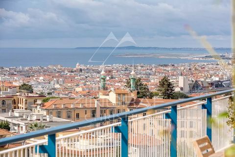 MICHAEL ZINGRAF REAL ESTATE presents you this unique apartment, on the top floor, bathed in sunlight, with its large terrace of 103 m² in triple exposure which offers a breathtaking view on the sea and the mountains. This apartment is located in a qu...