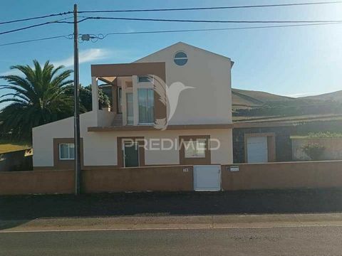 2 bedroom villa with 2 floors in Cabo da Praia. 1st floor: •Entrance hall •Dining area in open space with kitchen •Bed room •Bathroom •Laundry •Backyard with barbecue •Garage with access to the house 2nd floor: •Living room with balcony •Bed room wit...