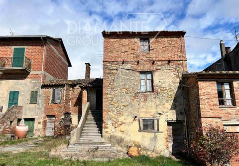 CASTIGLIONE DEL LAGO (PG) Loc. Sanfatucchio: Portion of a farmhouse to be renovated of about 340 sqm arranged on three levels composed as follows: Ground floor: three rooms for storage use. First floor: with access via an external staircase, seven ro...