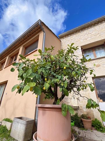 NEUHEIT! EINFAMILIENHAUS mit NEBENGEBÄUDEN, GARTEN und GARAGE IN VAISON-LA-ROMAINE Die Immobilienagentur JURISTIMMO bietet Ihnen dieses nicht übersehene Einfamilienhaus in idealer Lage in einer ruhigen Gegend, in unmittelbarer Nähe des Hyperzentrums ...