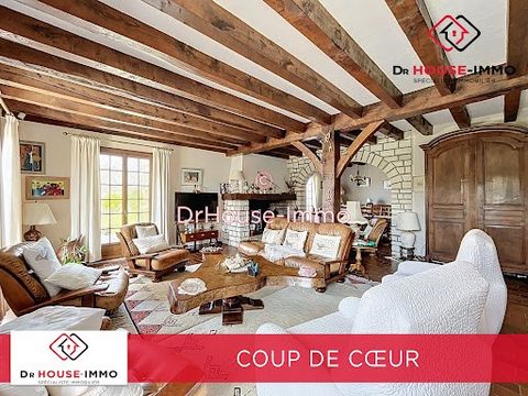 À la recherche d’un cadre de vie paisible et authentique ? Cette superbe maison périgourdine, nichée sur un terrain clos de 2501 m², offre un confort optimal et des prestations de qualité. Au rez-de-chaussée, vous serez séduit par un spacieux salon/s...