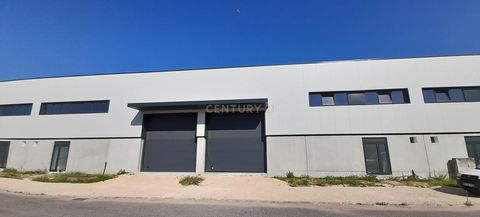 Se procura um investimento com um arrendatário financeiramente estável e credível e uma rentabilidade atrativa, este imóvel é o que procura. Localizado num condomínio fechado no Núcleo Empresarial de Arruda dos Vinhos, está a crescer o novo Polo Indu...