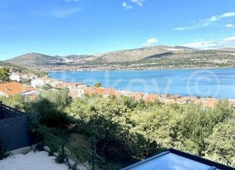 Čiovo, Mastrinka, one-bedroom apartment of approximately 50 m2, located on the high ground floor of a smaller residential building of newer construction. It consists of a bedroom, bathroom, kitchen with dining area and living room. The property is 3 ...