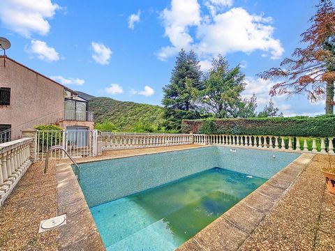 Superbe maison traditionnelle avec garage et piscine sur les hauteurs