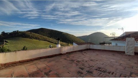 Stunning views from this beautiful house that is located in a charming hamlet of Alcaucín, 10 minutes from the town that offers all services. It has about 150 m² built, 4 bedrooms, bathroom with shower, very well maintained kitchen, it also has a roo...