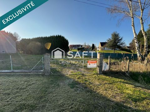 Un terrain destiné à la construction d'une superficie de 683m2.