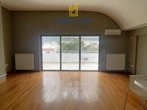Scopri questo imponente appartamento situato sul lato est di Atene, nella zona di Pallini. Questa è una grande opportunità per famiglie o individui che cercano uno spazio luminoso e confortevole da vivere. Caratteristiche principali L'appartamento ha...