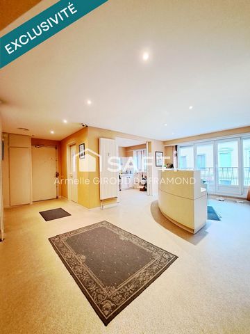 À Mulhouse, quartier Vauban, appartement de 140 m2 ou possibilités de faire 2 appartements de 70 m2 avec 2 portes sur palier au 1er étage avec beau potentiel et volumes à réagencer à son goût.