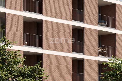 Identificação do imóvel: ZMPT575989 Oportunidade única de viver num deslumbrante empreendimento novo em Guimarães. Projeto inovador com a construção de três edifícios modernos constituído por 39 apartamentos, concebidos para proporcionar um estilo de...