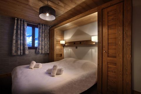 The residence Le Chalet des Neiges Arolles**** is situated at 250m from the ski slopes of the ski resort Arcs 2000, a free skilift is in front of the residence. It is divided in several chalets, all of Savoyard style, with a wonderful view on the ski...