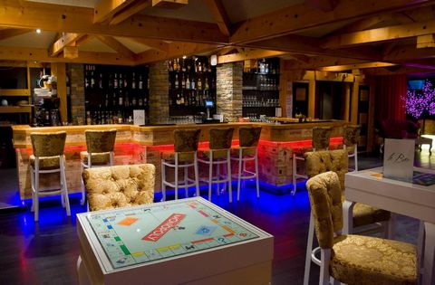 In the heart of the large skiing area of Les Deux Alpes, one of the best-known, the Hotel Ibiza*** with its spa and all-inclusive formula offers best value for money. The Hotel Ibiza*** lies at the end of the valley, not far from the resort centre an...