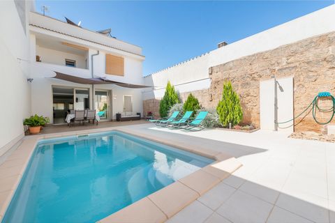 Set in the village of Muro and a few kilometers from the beach, this beautiful, Mediterranean terraced house welcomes 6 people. Enjoy your own piece of Mallorca in this nice terraced town house: bask in the sun (four loungers), swim in the private, 5...
