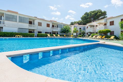 Spend the best sun and beach vacation in this comfortable apartment with a shared pool in Cala Agulla - Cala Ratjada. It has a capacity for 4 guests. The beautiful residential offers a spectacular shared chlorine pool that measures 17 x 3 meters and ...