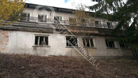 Imoti Tarnovgad presents to you a hotel in Tarnovgad Gabrovo, near Etara and Sokolski Monastery. The property has an area of 700sq. m. with access to the road. The property has built three buildings: Main building with the purpose of a resort, touris...