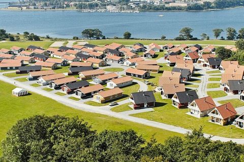 Centre de vacances Fiskenæs - une expérience de vacances royale Maisons de vacances modernes situées sur la péninsule pittoresque. La plupart des maisons ont une vue sur l'eau. Le complexe dispose d'installations de bien-être et d'un parc aquatique s...
