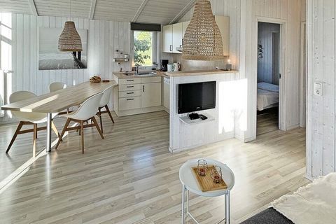 Casa de vacaciones de madera luminosa y confortable construida en estilo escandinavo en OstseeStrandpark Grömitz en la zona de vacaciones Lensterstrand a las afueras de Grömitz. La casa está amueblada con una cocina bien equipada, que está en conexió...
