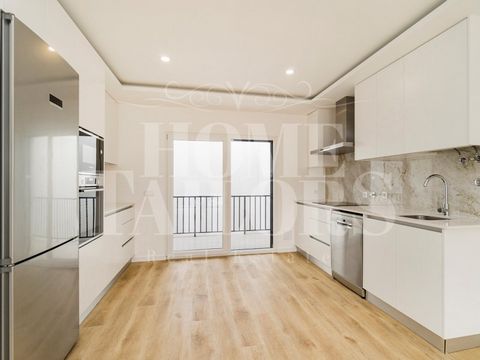 2 bedroom apartment in NEW building with 2 balconies and 2 parking spaces, right in the heart of Lourinhã. Areas: 92,42 m2 - Gross Area 13.60 m2 - Gross Dependent Area 78.82 m2 - Gross Private Area 71,65 m2 - Usable Area 20.55 m2 - Common room with a...