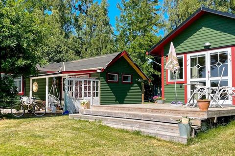 Welcome to the first parquet to a sparkling lake plot, the house offers bathing in Sweden's largest lake Vänern. In a beautiful rural idyll is this little paradise with the lake right outside. The terrace is magical with sun loungers and tables. Here...