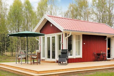 W jednym z najlepszych obszarów wybrzeża Halland, w Vesslunda koło Långasand, znajduje się ten nowo wybudowany domek, w odległości spaceru od plaży. Domek otoczony jest piękną przyrodą i szlakami turystycznymi na relaksujące spacery. Domek posiada ot...