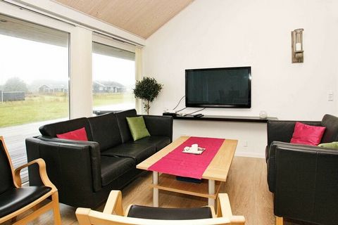 Holiday cottage with whirlpool and sauna located in a holiday area with many outdoor facilities at Tranum Strand. The house has 2 bathrooms of which one has whirlpool and sauna, open concept living room and kitchen, 3 bedrooms and a mezzanine. There ...