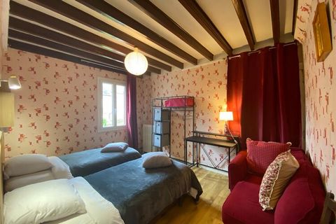 A holiday home with a garden, just a few steps from the beach of the popular bathing resort, is something very special. Only 100 m away rise the majestic cliffs of Etretat, which have made the numerous paintings of the Impressionist painters famous a...