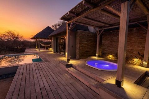 This villa overlooks the fantastic view and is fully equipped for a comfortable family stay. On the terrace, you have a hot tub incorporated into the architecture with a view of the Blyde River Canyon. The villa has three spacious bedrooms and is sui...