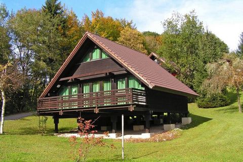 Ciche, przestronne osiedle domów wakacyjnych, dogodnie położone na słonecznym południowym i zachodnim zboczu w środku Chiemgau, w pobliżu Chiemsee, Reit im Winkl i Inzell (708 m npm). Właściwe środowisko do relaksujących spacerów bezpośrednio z parku...