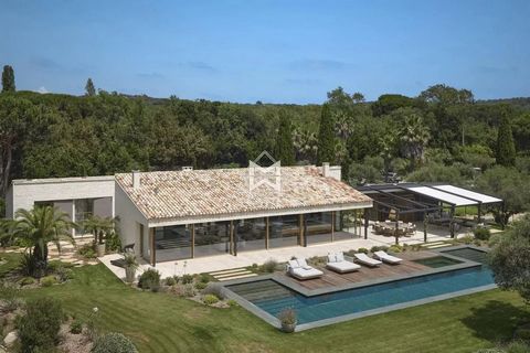 This superb modern and luxurious property of about 300 sq m living area on a beautiful plot of approximately 9,600 sq m is ideally located in the heart of vineyards and within a 5-minute walk from the beach. The property enjoys spacious living areas ...