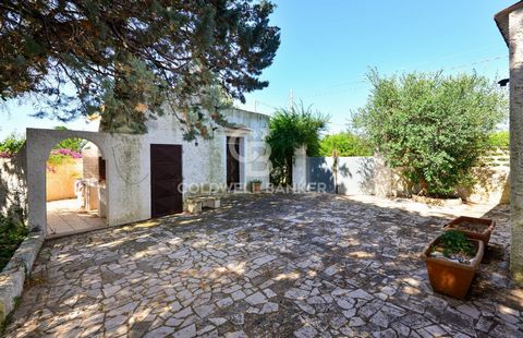 PUGLIA . OSTUNI TRULLO WITH VILLA The Coldwell Banker agency offers for sale, exclusively, a large trullo with a modern adjacent villa in a panoramic position. The property is located in the Molillo district, about 2 km from Ostuni, in a residential ...